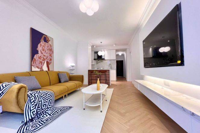 11.5k Clean 1Br with big courtyard and floor heating Nr Changping Rd.line7