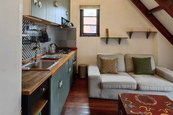 Big terrace one bedroom Apt+Wall heating+oven @Shaanxi Rd