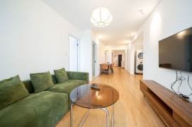 Daily/Weekly Rent Available | 5 Bed 2 Bath in Jing'An
