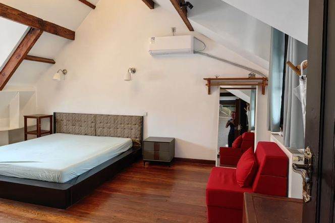 Big terrace one bedroom Apt+Wall heating+oven @Shaanxi Rd