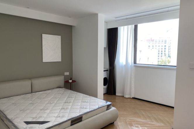 Brand new 2 br nice modern decoration central AC M3/4/8 People Square 