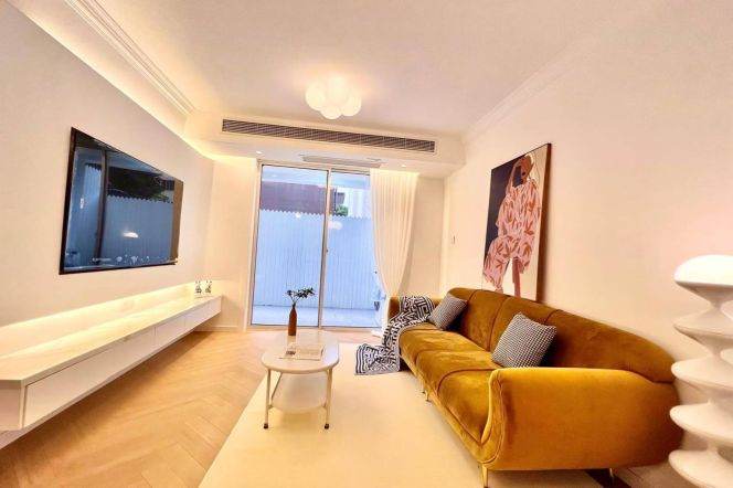 11.5k Clean 1Br with big courtyard and floor heating Nr Changping Rd.line7