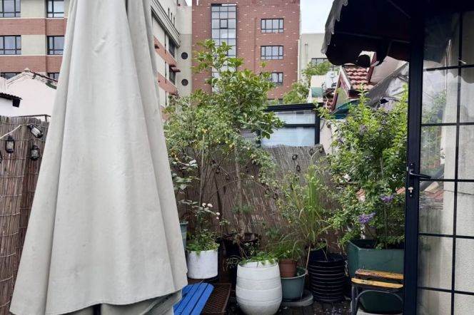 line 1/10/12 south shaanxi road -terrace- balcony- wall heating- quiet room 