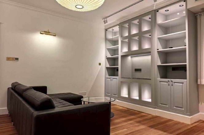 Brilliant one bedroom Apt+wall heating+oven+balcony@Line1 Hengshan Rd