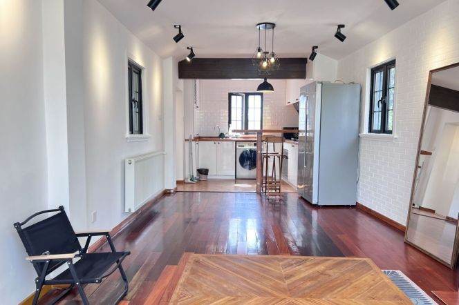 Jing'an Temple Station Spacious 1Br with Open Balcony Line2/7/14