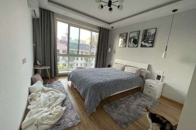 Natural lighting,2Br, split-level layout,Nr Line 10