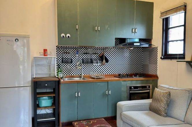 line 1/10/12 south shaanxi road -terrace- balcony- wall heating- quiet room 