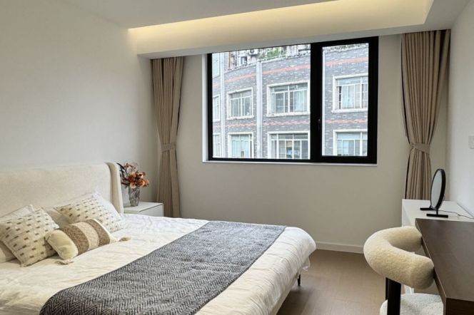 West Nanjing rd metro L2&12&13 | Spacious2BR-2bathr | Central AC+ Heating