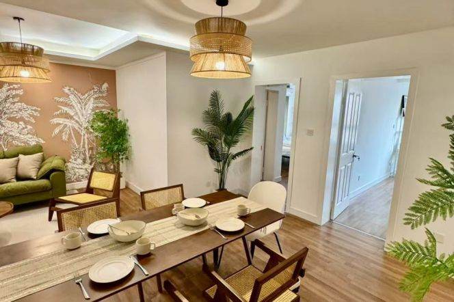 Daily/Weekly Rent Available | 4 Bed 2 Bath in Jing'An