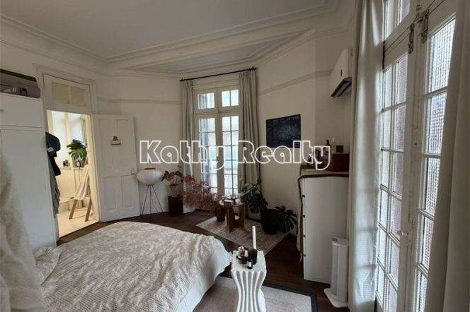 Historic building 1BR APT Jianguo Rd Balcony 11.8k
