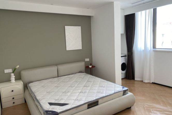 Brand new 2 br nice modern decoration central AC M3/4/8 People Square 