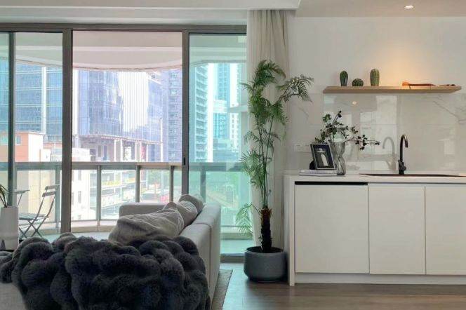 Modern&Spacious&Bright 3Bdrs 2Baths Apt+Large Open Balcony+Taikoo Hui+Top Compound