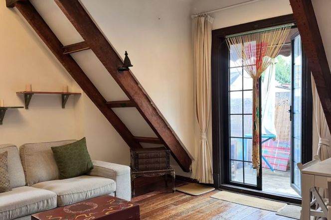 line 1/10/12 south shaanxi road -terrace- balcony- wall heating- quiet room 