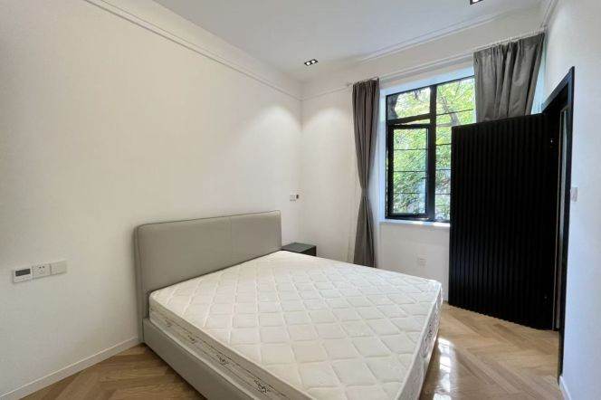 West Nanjing rd 2BR 2BATH with balcony