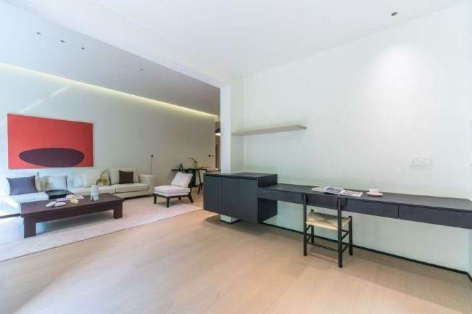  High-End Family Apartment with Clubhouse & Private Garden at Lujiazui Core 
