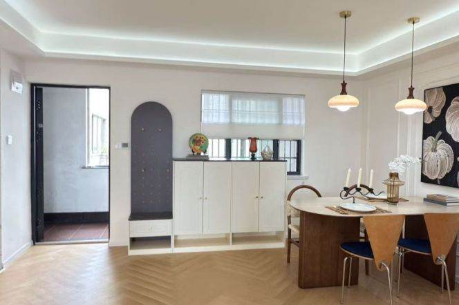Sunny 2br Apt close to West Yan'an Road