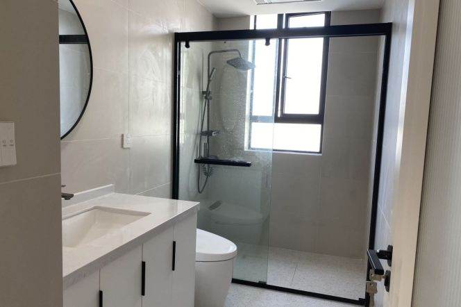 Brand new 2 br nice modern decoration central AC M3/4/8 People Square 