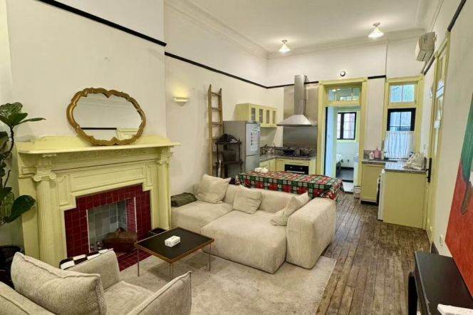 Spacious 2br high ceiling comfy with oven @ line 2, 12, 13 West Nanjing Rd.