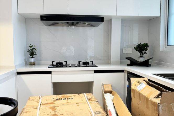 Highrise 2BR Apt +South | Hengshan rd L1 & SH Library L10 | Newly renovated