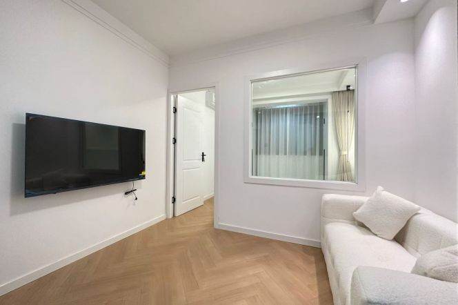 1br 1lr @L2/3/4 Zhongshan Park &L2/15 Loushanguan Road,price:6000rmb/monthly