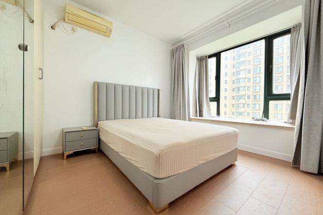 Open balcony one bedroom elevator Apt with dryer@ Line2 Loushanguan Rd