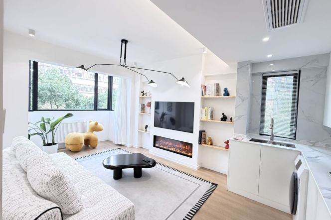 Elevator 1-Bedroom Apartment, Jiangning Road, 5-min walk to Lines 2/12/13, West Nanjing Road