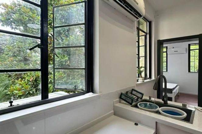 Shanghai Library Station Bright 1Br Line10
