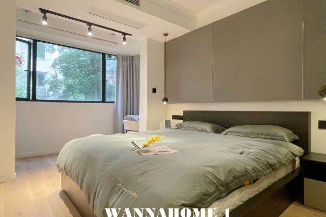 Modern&Spacious&Bright Elevator 1+1Bdr 1Baths Apt+Cloakroom +Zhong Shan Park+Greeny View