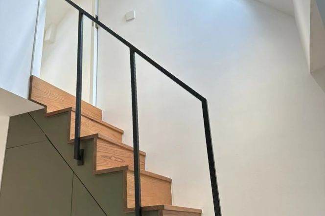 2 br lovely old house &high ceiling &wall heating &terrace 12K