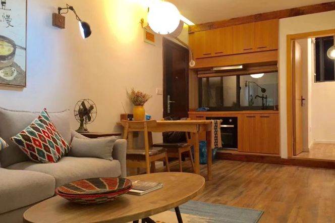 Charming 2Brs/1Lr/1Bt apt nr Changshu rd,M1/7