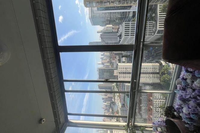 Shanghai view 31 floor, nice apartment in JingAn. 