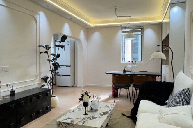 Big 2Br + Elevator + Heating  /Next to L10/11 Jiaotong University /South / First rent