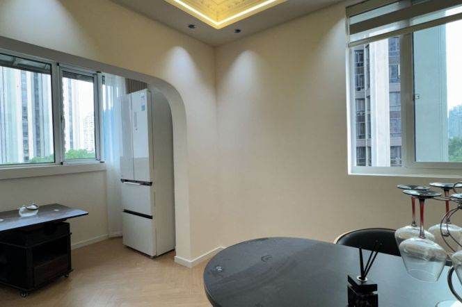 Big 2Br + Elevator + Heating  /Next to L10/11 Jiaotong University /South / First rent