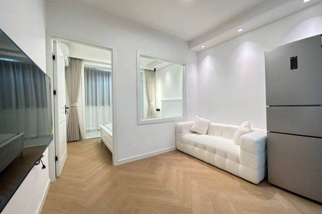 1br 1lr @L2/3/4 Zhongshan Park &L2/15 Loushanguan Road,price:6000rmb/monthly