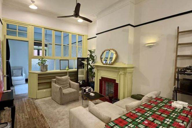 Spacious 2br high ceiling comfy with oven @ line 2, 12, 13 West Nanjing Rd.