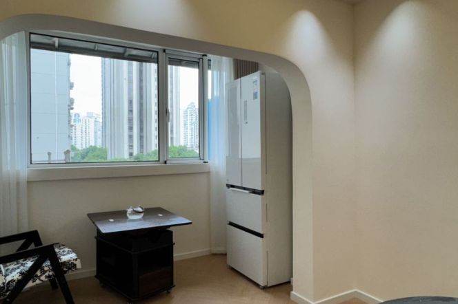 Big 2Br + Elevator + Heating  /Next to L10/11 Jiaotong University /South / First rent