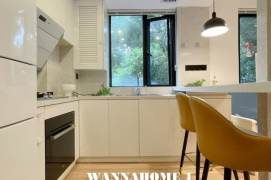 Modern&Spacious&Bright Elevator 1+1Bdr 1Baths Apt+Cloakroom +Zhong Shan Park+Greeny View