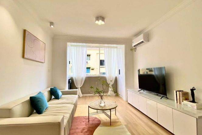 Nice one bedroom Apt with oven & dryer@ Line2 Loushanguan Rd