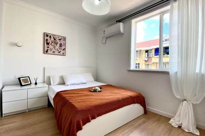 Nice one bedroom Apt with oven & dryer@ Line2 Loushanguan Rd