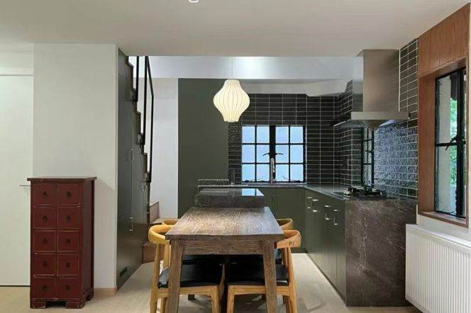 2 br lovely old house &high ceiling &wall heating &terrace 12K