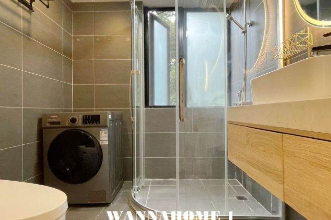 Modern&Spacious&Bright Elevator 1+1Bdr 1Baths Apt+Cloakroom +Zhong Shan Park+Greeny View