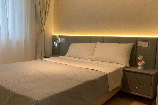 Modern 1br with yard@ Jing'an   Line 2/7/14   