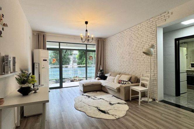 Well-decorated |2br -2bathr | Changping rd L7 & Jing'an Temple metro L2&7 | Huge balcony
