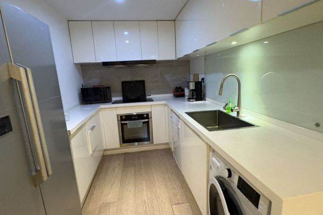 150m² 3BR 2BA Residence w/Heating+Balcony on S.Wulumuqi Rd