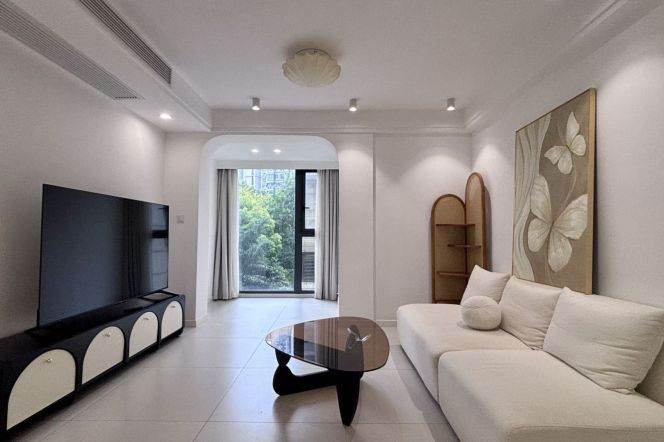 1Bdr 1Bath Apt/Spacious&Bright&Modern/Line 7/13 Changshou Rd/elevator/nice Compound