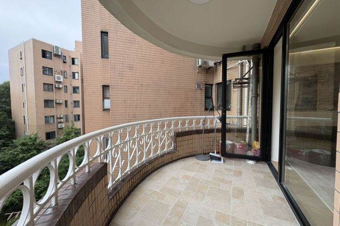 President Mansion floor heating bright 2brs/2lv/2bt apt wt terrace; L2/11