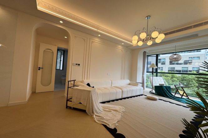 2Bedrs 2Baths/Modern&Fabulous&Spacious /Line 1/9/11 Xu Jia Hui CBD/elevator/parking
