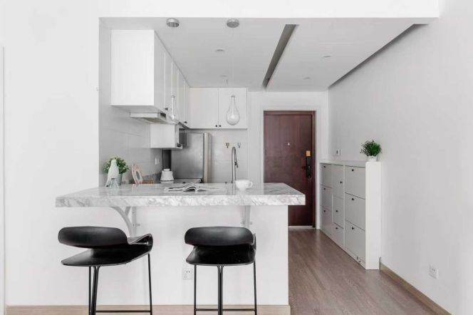 Spacious 1br with floor heating nr Jing'an Temple &Changshu rd 