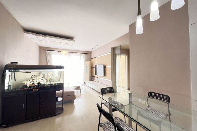 Elegant South-Facing 2-Bed | Walk-In Closet & Enclosed Kitchen | Near Hongqiao Hub