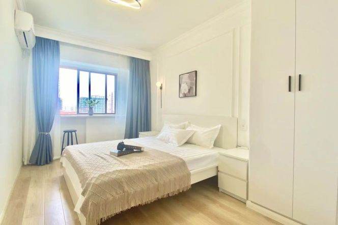 Loushanguan rd/spacious 2br 2baths/big living room/bright room,@L15/2